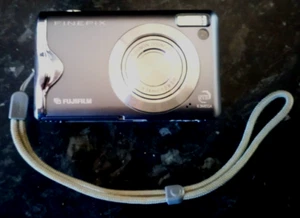 Fujifilm FinePix F20LE 6.3MP Compact Digital Camera Silver No Charger Untested - Picture 1 of 4
