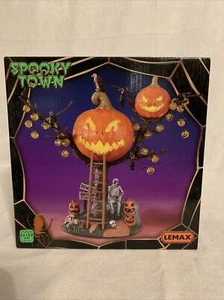 2021 Spooky Town PUMPKIN TREE HOUSE #14856  BRAND NEW HALLOWEEN TABLE ACCENT! - Picture 1 of 7