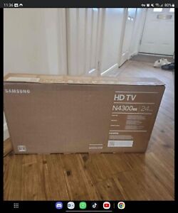 Samsung UE24N4300 LED HDR HD Ready 720p Smart TV, 24 Zoll mit TVPlus, schwarz