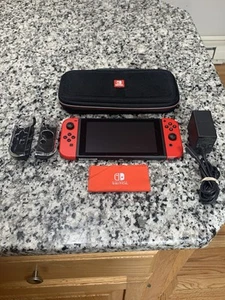 Consola Nintendo Switch Super Mario Odyssey Edition (con Joy-Cons rojos) 32 GB roja - Imagen 1 de 11