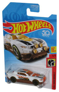 Hot Wheels HW Daredevils (2017) White & Gold Rally Cat Toy Car 5/5