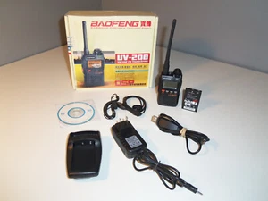 Baofeng UV-200 Handheld Dual Band VHF UHF FM Transceiver w/ Box & Accessories - Zdjęcie 1 z 19
