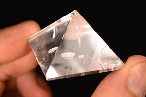 *QUARTZ* Pyramid 3.6cm 32.4g Clear Carved Healing Crystal Master Healer - Bild 1 von 12