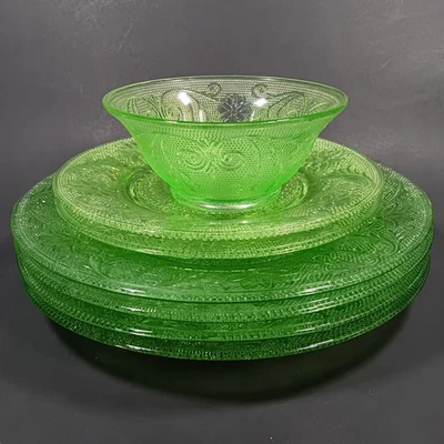 7pc Uranium Glass, Dinner Plates, Bowl, Chantilly Green, Depression Pattern - Image 1 of 4