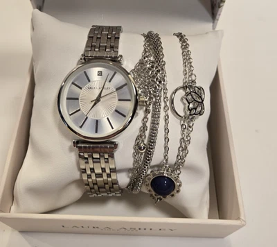 Juego de relojes para mujer Laura Ashley pulseras Lotus set de regalo precio de venta sugerido por el fabricante $495 color plata Foto 1 de 4