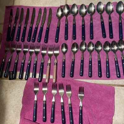 Смешанный лот из 39 столовых приборов из нержавеющей стали с темно-синими или розовыми ручками - Изображение 1 из 4