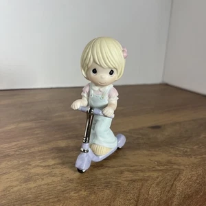 PRECIOUS MOMENTS - CHRISTMAS ORNAMENT - I'VE GOT THINGS TO DO AND PLACES TO GO - Picture 1 of 5