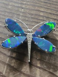 Splendida spilla pendente intarsiato opale libellula oro bianco 14 kt 6 grammi - Foto 1 di 13