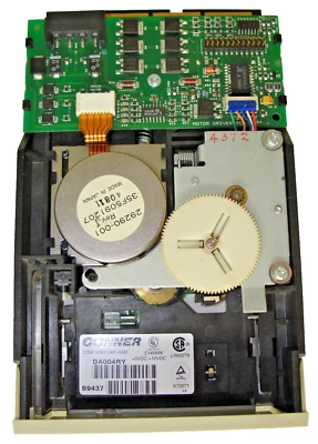 Conner CTM 3200 / TSM 4000 3.2GB SCSI 50 Pin -- Data Tape Drive - Image 1 of 4