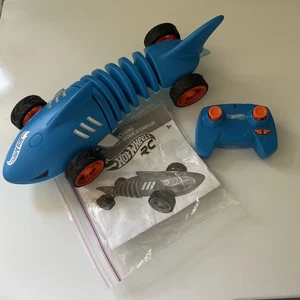 Vehículo de control remoto Hot Wheels Shark Speeder RC probado - Imagen 1 de 6