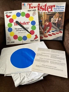 100% Complete Vtg 1986 Twister Board Game Milton Bradley Ties You Up In Knots! - Picture 1 of 14