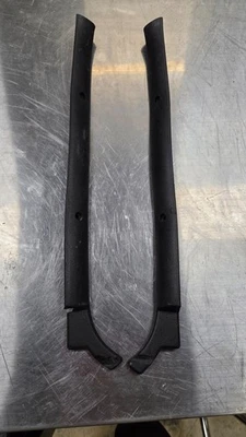 Land Rover Defender A Post Trim - Preto esquerda e direita - Imagem 1 de 2