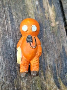 1945-1952 Japan Aquarium Diver Spaceman Radiation Suit Gas Mask Figure - Picture 1 of 8
