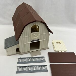 Ertl Farm Country White Dairy Barn Building Shed 1/64th scale