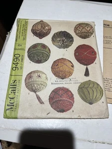 Vintage McCalls 9490 Transfermuster gesmokte Weihnachtskugeln nicht benutzt - Bild 1 von 3