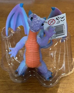 Figura de plástico Happy Dragon 4,5" de alto #10138 Safari Ltd. fantasía nueva con etiquetas - Imagen 1 de 2