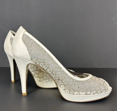 Adrianna Papell Foxy Ivory Size 8.5M  Classic Ivory Satin NWB Leather - Image 1 of 4