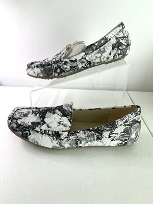 Zapatos sin cordones Isaac Mizrahi para mujer blanco y negro talla 7 Foto 1 de 4