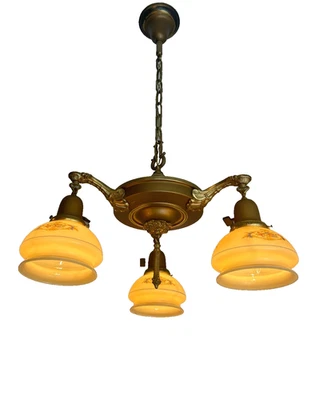 Lámpara victoriana de latón de los años 1910-20 3 tonos de uranio Foto 1 de 4