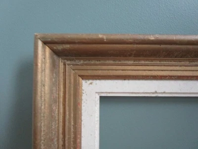 Cadre en bois ancien  Mouluré doré . - Photo 1/4