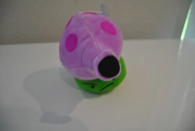 Plant vs Zombie tiene una cabeza morada con una cara verde 7" Foto 1 de 4