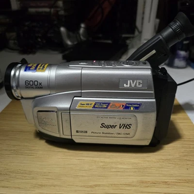 JVC GR-SXM250U Compact Super VHS CAMCORDER Read Description  - Image 1 of 4