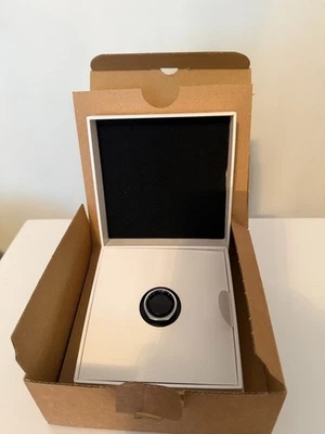Oura Ring Gen 3 Heritage Silver – Size 8 – Full Set with Charger & Box - Image 1 of 4