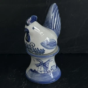 Vintage Delft Blue Salt & Pepper Shakers Hand Painted Hen/Chicken On A Stand - Foto 1 di 10