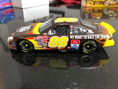 DaleJarrett #88 UPS Race The Truck 2001 Taurus 1:24 acción NASCAR Foto 1 de 4