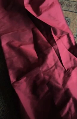 100% SILK SMOOTH DUPION BURGUNDY RED FABRIC REMNANT 45 CMS. X 78 CMS. FREEPOST ! - Image 1 of 4