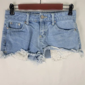 Hot Kiss Jeansshorts Junior 0 blau Jeans hoher Bund Shortie Blumen Häkeltasche - Bild 1 von 19