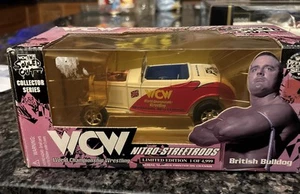 Racing Champions WCW/NWO British Bulldog scala 1/24 Nitro-Streetrod - nuovo - Foto 1 di 5