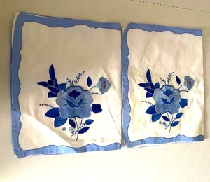 Handgenähte blau-weiß applizierte Blume - Bild 1 von 8
