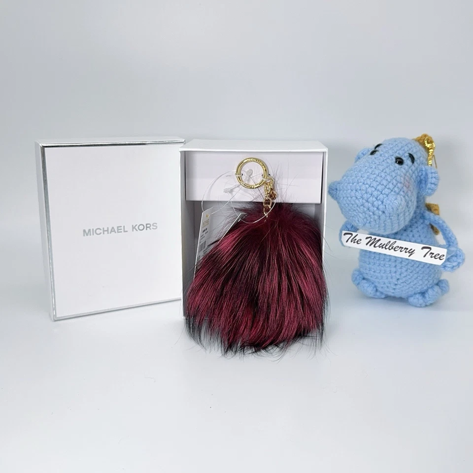 Berloques caixa chaveiro ferragem ouro amoreira pom pele de raposa grande Michael Kors - Imagem 1 de 4