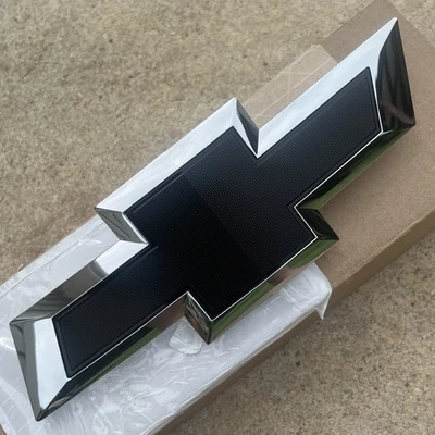 Chevrolet Colorado 2015-2020 OEM GM parrilla delantera negro cromo pajarita emblema OEM Foto 1 de 4