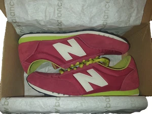 Baskets/Sneakers NEW BALANCE modèle " U410REG Red/Green " Neuve en pointure 42 - Imagen 1 de 11