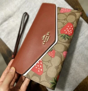 NWT Coach Travel Envelope Wallet In Signature Canvas With Wild Strawberry Print - Picture 1 of 10