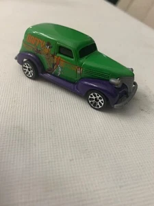 Matchbox 1 Loose Vehicle Looney Tunes 5 Pack 1939 Chevy Van Green Daffy Duck - Picture 1 of 6