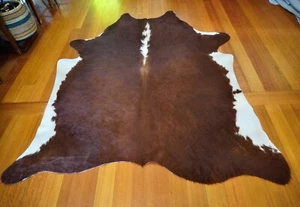 A Lovely Winter Coat - A Beautiful Medium Sized Hereford Cowhide Rug - Picture 1 of 8