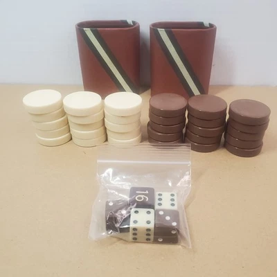 Piezas de repuesto de backgammon vintage completas marfil marrón tazas dados Foto 1 de 4