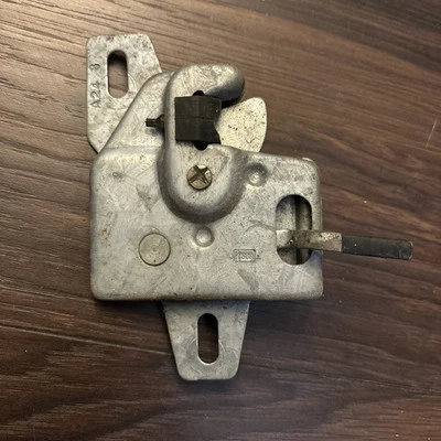 Trava 1979 F150 Supercab para banco traseiro 1974 1979 Ford Truck fabricante de equipamento original - Imagem 1 de 4