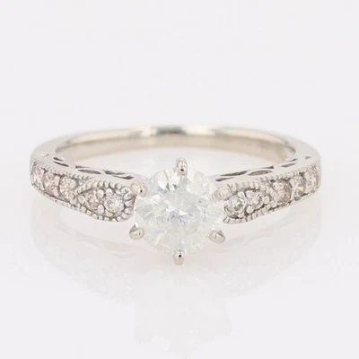 Anillo de compromiso solitario de diamantes de 1,07 quilates con detalles de oro blanco de 10 k talla 6,25 Foto 1 de 4