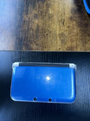 Nintendo 3DS XL Azul/Blanco Probado con Cargador, Tarjeta SD 32 GB, Juego MK7, Stylus Foto 1 de 4