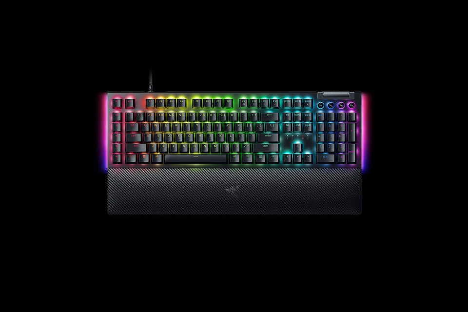 Razer BlackWidow V4-Mechanical Gaming Keyboard (Yellow Switch)-US Layout-FRML - Image 1 of 1