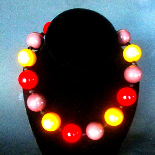 SAINT LAURENT (YSL) COLLANA DI PERLE COLORATE GRANDE VINTAGE ANNI 70 DI YVES ST. LAURENT FRANCIA