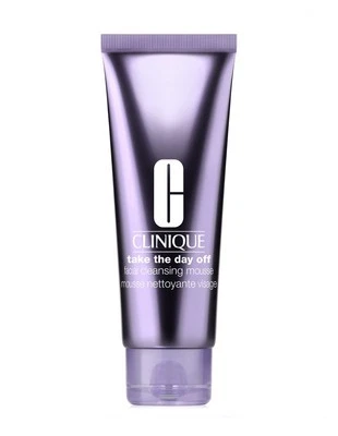 Mousse de limpieza facial Clinique Take The Day Off tamaño completo 4,2 OZ / 125 ml $34 Foto 1 de 3