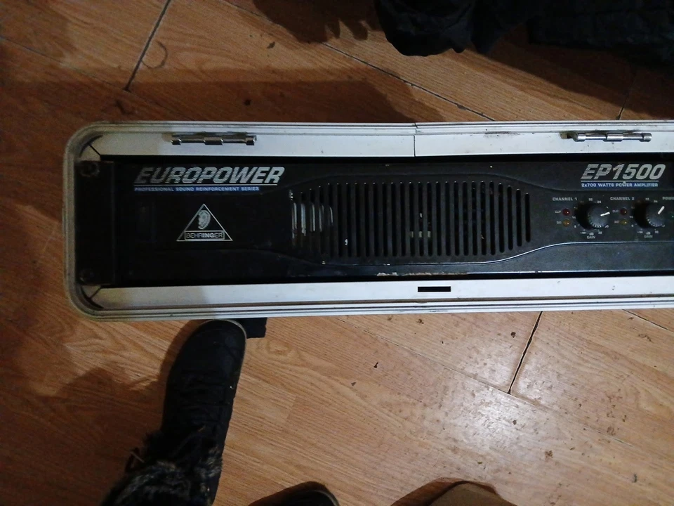 Mezclador Behringer XENYX X1622USB y Behringer ULTRAGRAPH PRO FBQ1502 Foto 1 de 1