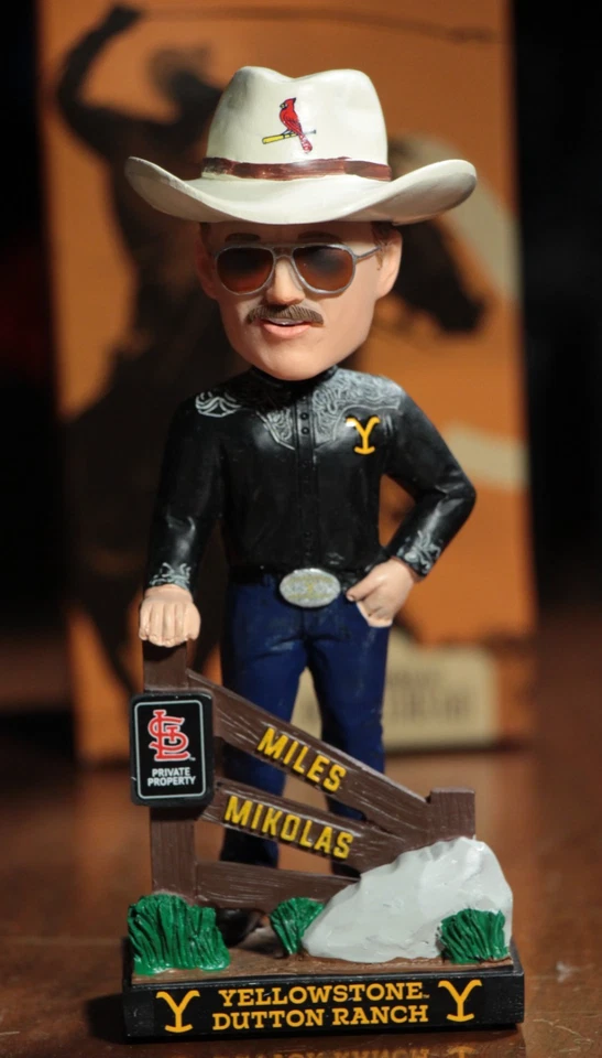 Bobblehead Miles Mikolas Yellowstone Cardenales de San Luis SGA Foto 1 de 3