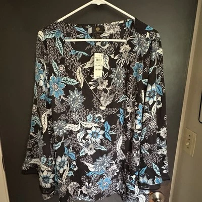 JM Collection - Women’s XL Shirt- “Pretty Mosiac”- Detachable Necklace -NWT - Image 1 of 4