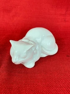 Vintage Porcelain Chinese Sitting Cat Figurine 4"x3.5 - Picture 1 of 5